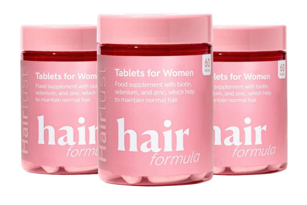 Tre bøtter af Hairlust Hair Formula Tablets for Women.