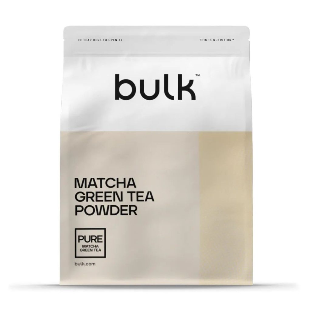 Bulk Matcha Green Tea Powder i en simpel pose med Bulk logoet.