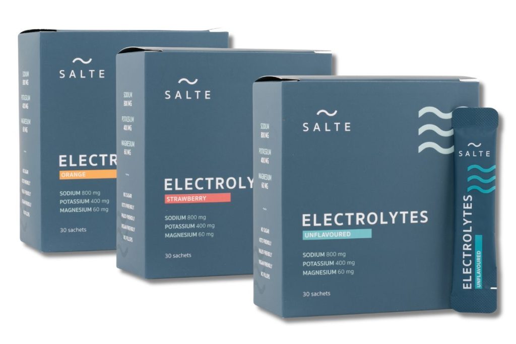 Tre varianter af SALTE Elektrolytter i portionsposer.