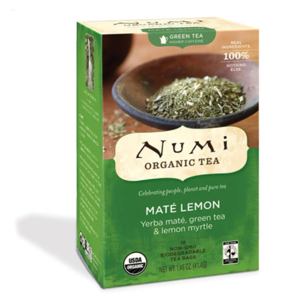En grøn papæske med illustrationer af yerba mate, grøn te og citronmyrtle.