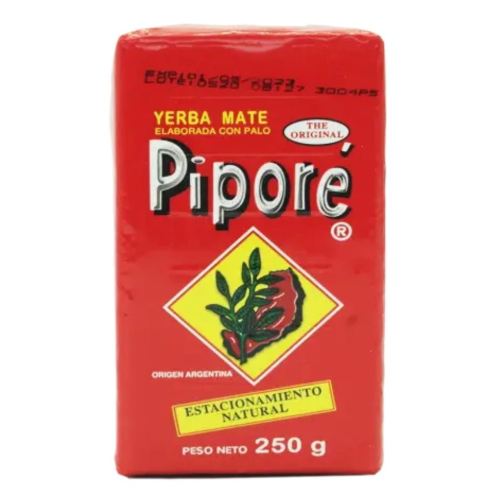 En rød pakke med "Pipore" logo og grønne yerba mate-blade.
