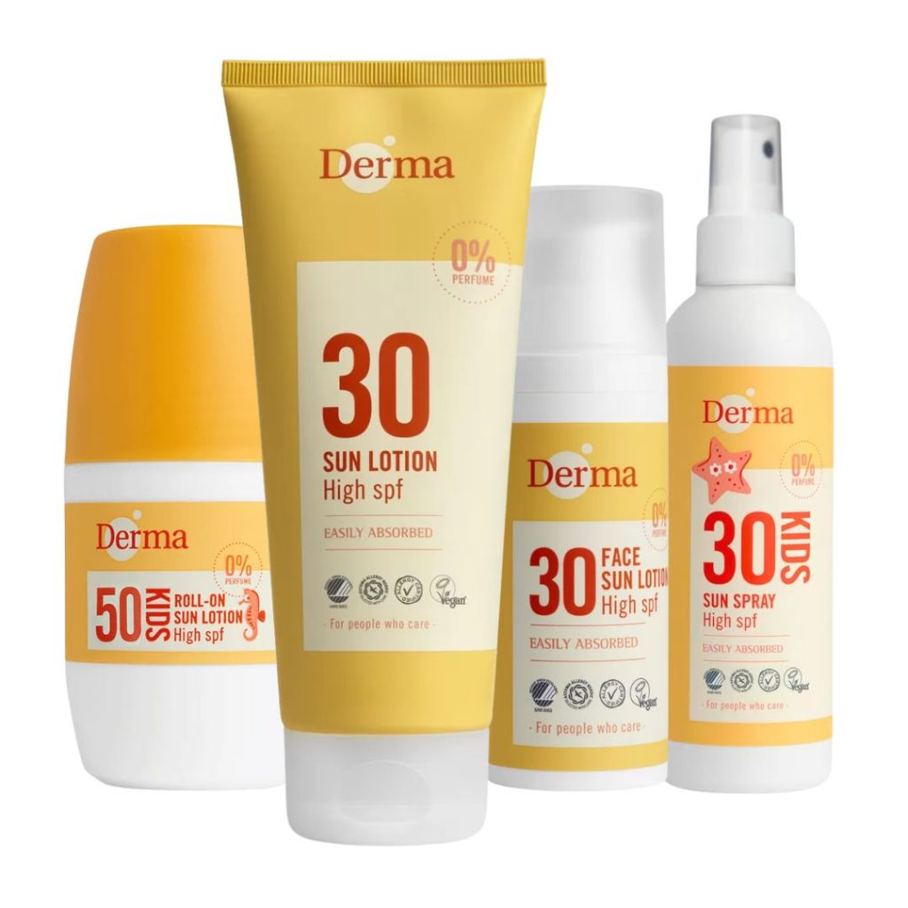 Forskellige produkter fra Derma Sun-serien – lotion, roll-on og spray til både børn og voksne.